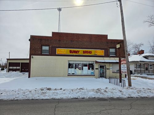 323 E Raymond St, Harrisburg, IL, 62946-2119 | Card Image