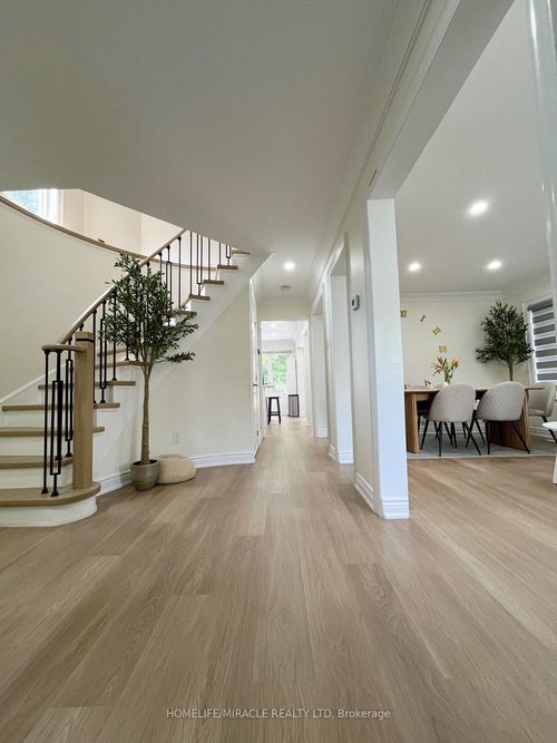 18 Killarney Crt, Brampton, ON, L6Z3B7 | Card Image