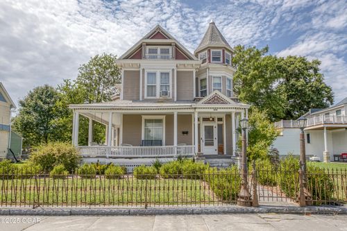 22 S Pennsylvania Avenue, Webb City, MO, 64870 | Card Image