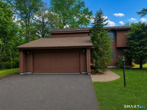 4 Taagan Point Rd, Danbury, CT, 06811-3839 | Card Image