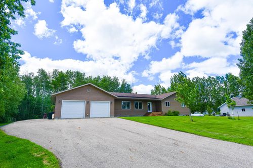 506 E Bakke Ave, Newfolden, MN, 56738-3758 | Card Image