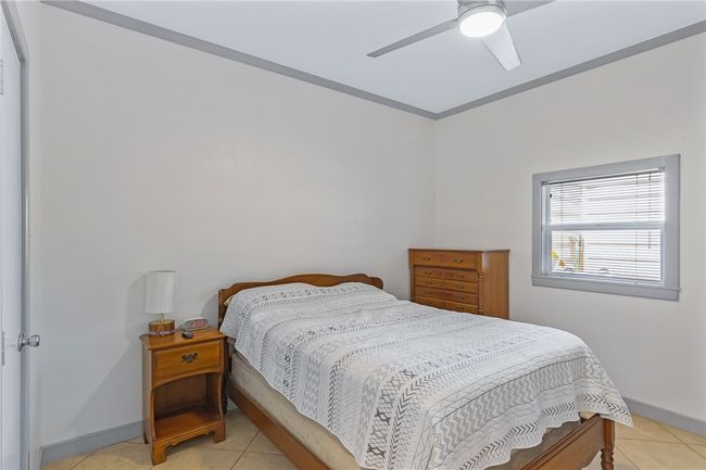 Downstairs Bedroom | Image 14