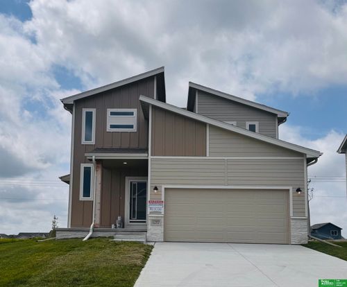 17609 Willit St, Bennington, NE, 68007 | Card Image