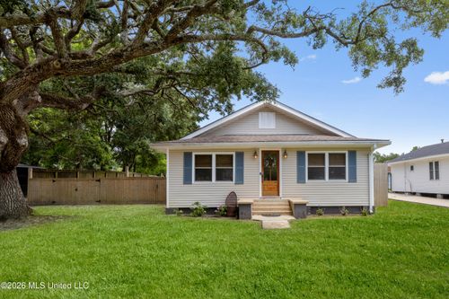 122 E Third Street, Long Beach, MS, 39560 | Card Image