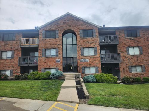 9489 Woodland Hills Dr, West Chester, OH, 45011-8906 | Card Image