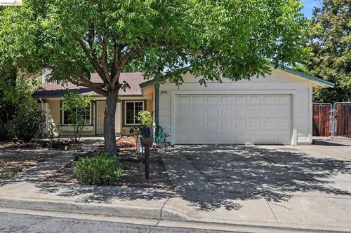 4070 S Royal Links Cir, Antioch, CA, 94509-6052 | Card Image