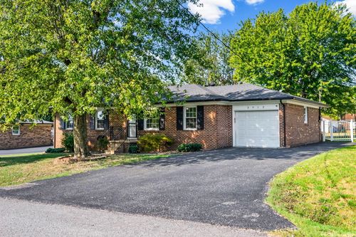 3913 Tanglewood Dr, Hopkinsville, KY, 42240-5349 | Card Image