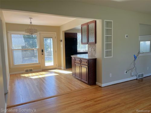 15859 Buckingham Ave, Beverly Hills, MI, 48025-3307 | Card Image