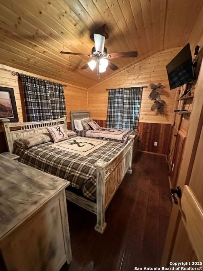 527 Sd 74100, Home with 3 bedrooms, 3 bathrooms and null parking in Rocksprings TX | Image 26
