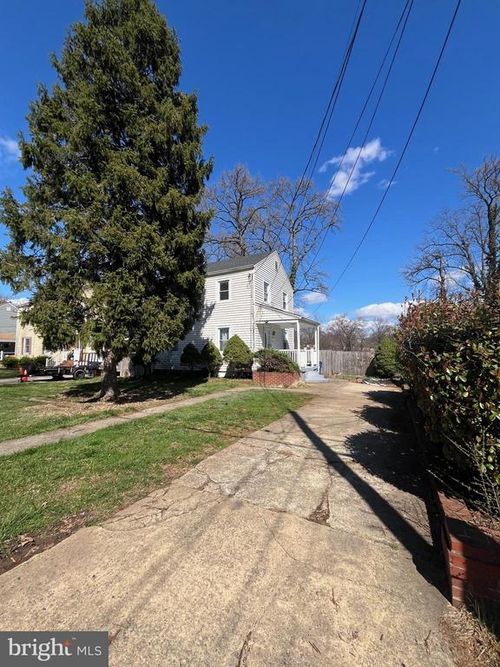 4017 72nd Ave, HYATTSVILLE, MD, 20784-2605 | Card Image