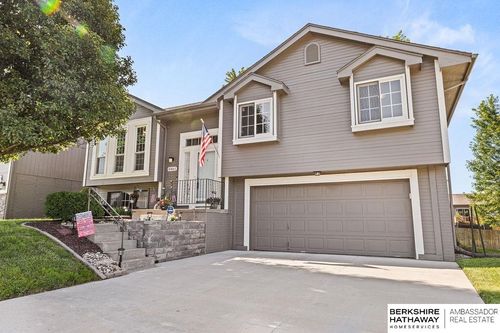 8461 Baker St, Omaha, NE, 68122-1263 | Card Image