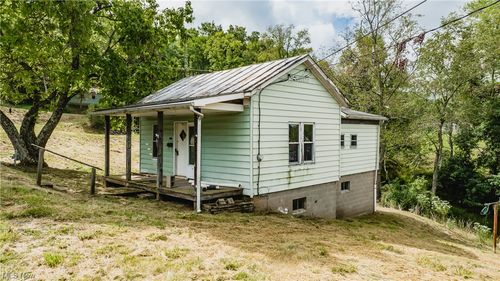 105 Stone Ave, Pennsboro, WV, 26415-1246 | Card Image