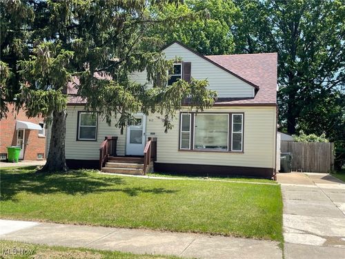 917 E 214th St, Euclid, OH, 44119-2419 | Card Image