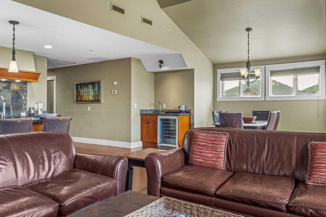 402 - 191 Kananaskis Way, Condo with 3 bedrooms, 3 bathrooms and 1 parking in Canmore AB | Image 13