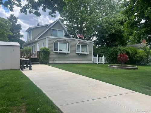 32 Coolidge St, North Bellmore, NY, 11710-2700 | Card Image