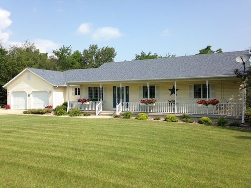 5897 Country Meadow Ln, Clinton, IL, 61727-9467 | Card Image