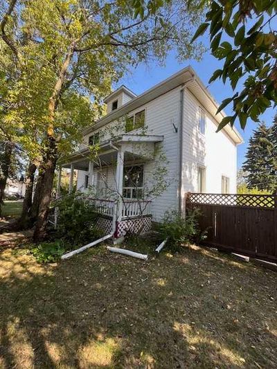 4923 51 St, House detached with 4 bedrooms, 2 bathrooms and 2 parking in Hardisty AB | Image 2