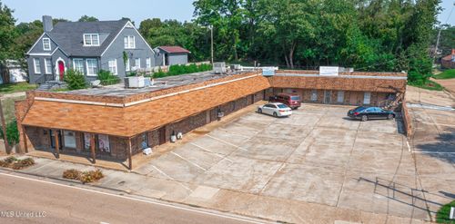 1713 Clay St, Vicksburg, MS, 39183-3048 | Card Image