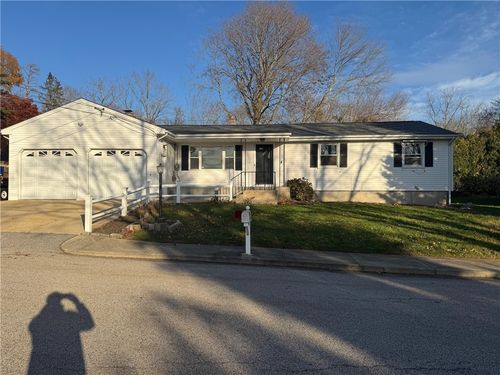 17 Meadow Rd, Hope, RI, 02831-1726 | Card Image