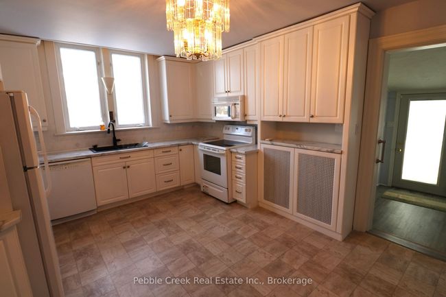 111 St Georges Cres, Home with 2 bedrooms, 2 bathrooms and 6 parking in Goderich ON | Image 4