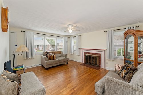 45 Cedarcrest Dr, Pawtucket, RI, 02861-3857 | Card Image