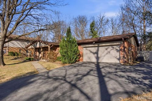 130 Dianne Dr, Belleville, IL, 62220-3081 | Card Image