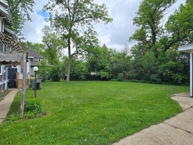 Spacious backyard | Image 53