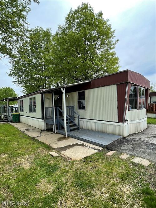 6411 Amanda Ln, Ravenna, OH, 44266-9661 | Card Image
