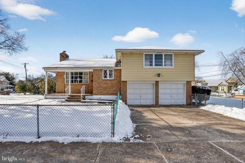 10 Taylor St, BRISTOL, PA, 19007-5424 | Card Image