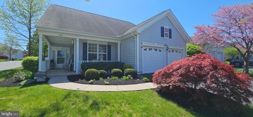 693 Hawthorne Ln, Mount Joy, PA, 17552-7246 | Card Image