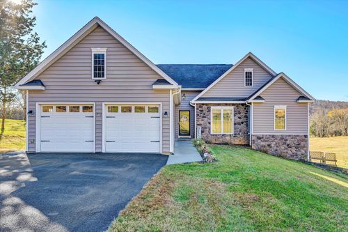 207 Overlook Rd, Vinton, VA, 24179-4311 | Card Image
