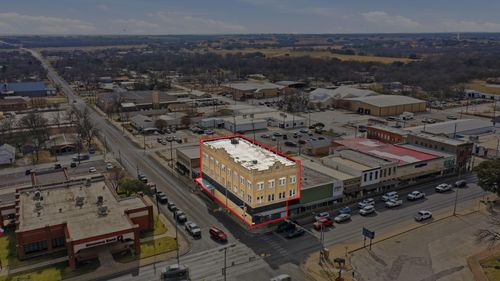 107 S Austin St, Comanche, TX, 76442-3261 | Card Image