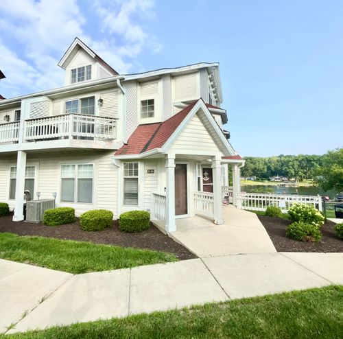2116 Landings Ln, Delavan, WI, 53115-3992 | Card Image