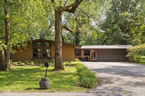 885 E 83rd St, Indianapolis, IN, 46240-2307 | Card Image