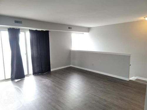 203 Sunset Ln, Saint Clair Shores, MI, 48082-1241 | Card Image