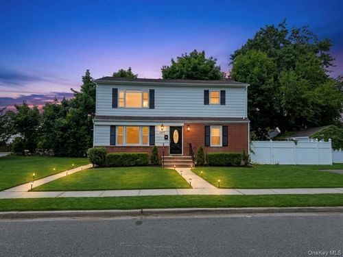 1077 Gerald St, Uniondale, NY, 11553-1209 | Card Image