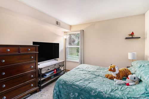 183-61009 Greenwood Dr, South Lyon, MI, 48178-1721 | Card Image