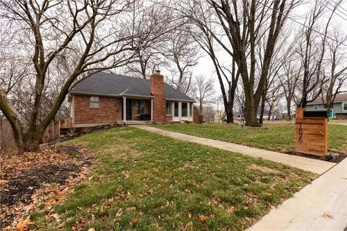 1826 Nw Woodland Rd, Riverside, MO, 64150-9448 | Card Image