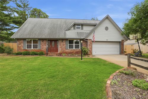 912 W G St, Jenks, OK, 74037-2520 | Card Image