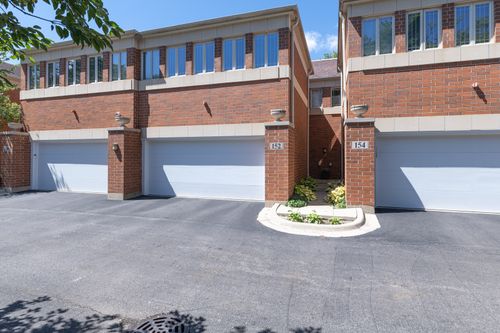 152 Finstad Dr, Libertyville, IL, 60048-1300 | Card Image