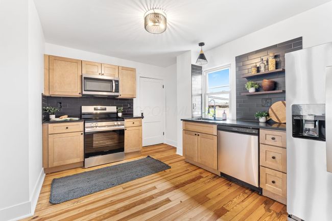206 W Columbus St, House other with 4 bedrooms, 2 bathrooms and null parking in Lithopolis OH | Image 10