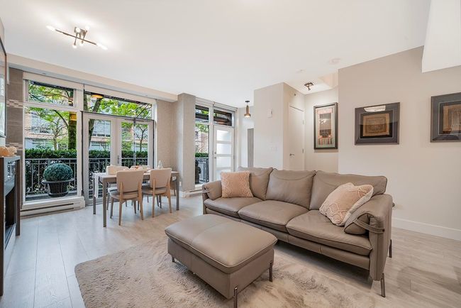1683 W 8 Th Avenue, Townhouse with 3 bedrooms, 2 bathrooms and 2 parking in Vancouver BC | Image 4
