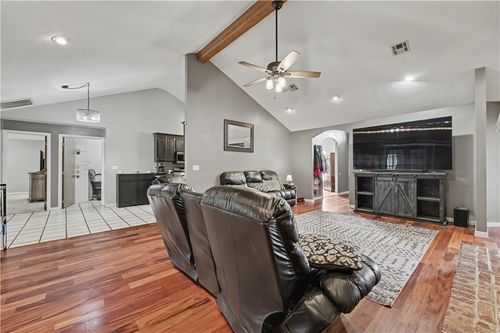 910 Raintree Ct, Siloam Springs, AR, 72761-8226 | Card Image