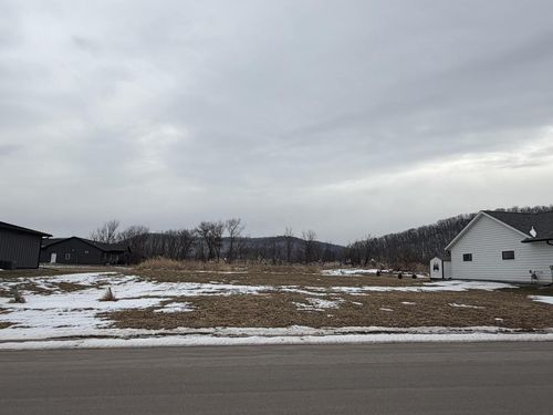 805 Bridle Ln, La Crescent, MN, 55947-2813 | Card Image