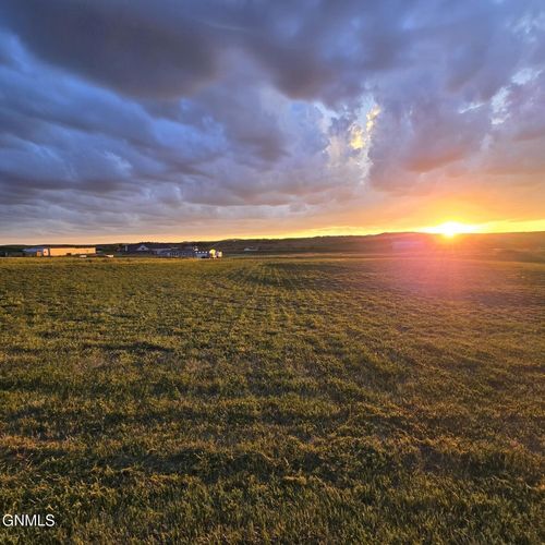 3486 Dakota Loop, Mandan, ND, 58554-1005 | Card Image