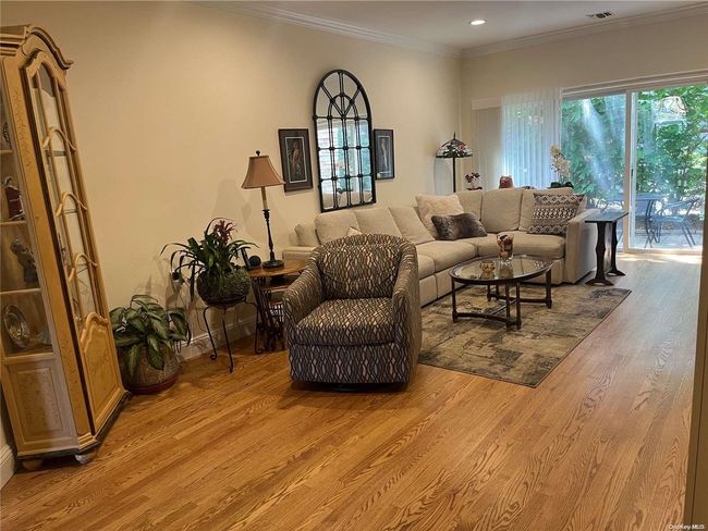 105 - 105 Carriage Ln, Condo with 2 bedrooms, 4 bathrooms and null parking in Plainview NY | Image 5