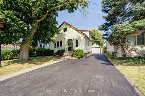 4052 St James Ave, Niagara Falls, ON, L2E6H6 | Card Image