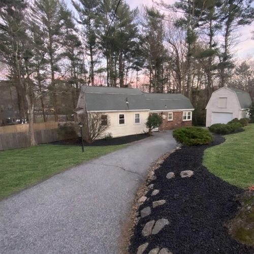 70 Bardin St, Hanover, MA, 02339-2838 | Card Image