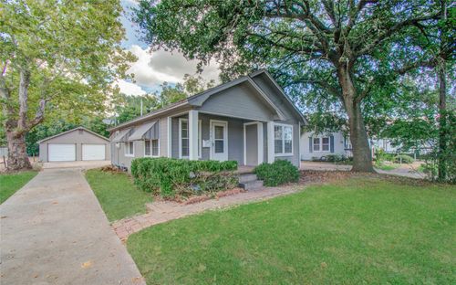 804 E James St, Baytown, TX, 77520-5147 | Card Image