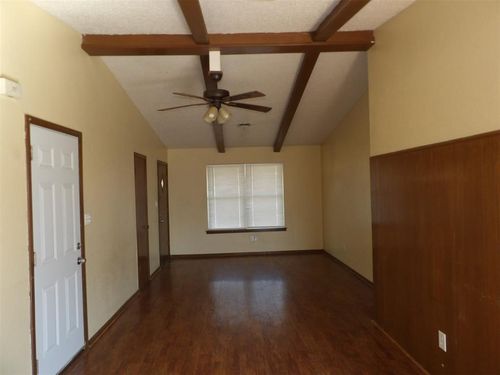 510 Ne 18th St, Moore, OK, 73160-4610 | Card Image